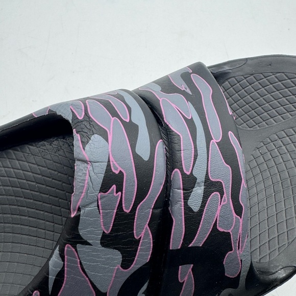 OOFOS OOahh Sport Unisex
Slide Black Pink Camo size Men 8 women 10 OOFOS OOAHH SPORT UNISEX PROJECT PINK/BLACK CAMO SLIDE ON  main image 3